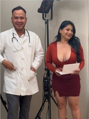 A post by @el_jeringas on TikTok caption: El @Dr.melquiades atiende a @Pablito 🤒 #MiaSanz  @yosoysxmx #doctor #medico #sxmx #latina #parati #foryou #tendencias #viral 