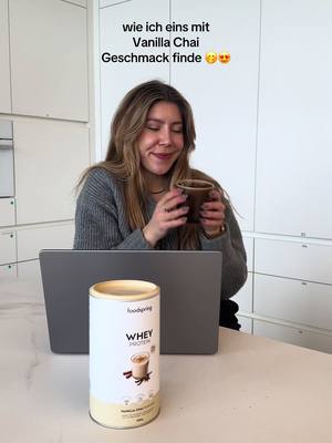 A post by @foodspring on TikTok caption: Wenn man endlich sein Lieblings-Whey findet ✨ #foodspring #wheyprotein #chai 