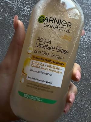 A post by @chaimaacherbal on TikTok caption: Il mio momento preferito.. mentre sono a cena penso solo a quando tornerò a casa a struccarmi e al letto che mi aspetta! 😂👵🏽 Anziana dentro ma con una pelle luminosa alla sera 😎 #Garnier #Skincare  #AcquaMicellare #QuelladiGarnier #adv  