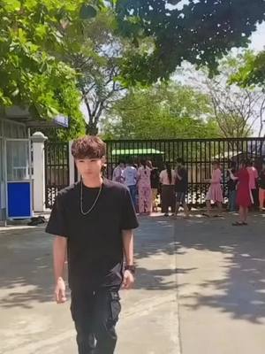 A post by @lapyae2000i on TikTok caption: #လမ်လျောက်ကြည့်တာ😝 #fyp #မေ့နေကြပီလား😪😪 