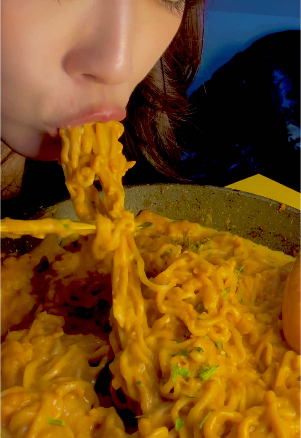 A post by @uu41world59 on TikTok caption: #eatingshow #asmr #mukbang #eatingsounds #fyp 