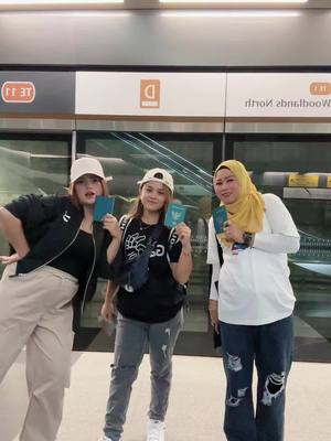 A post by @claratiya on TikTok caption: Latihan sebelom perang ke negara orang 😂😂😂