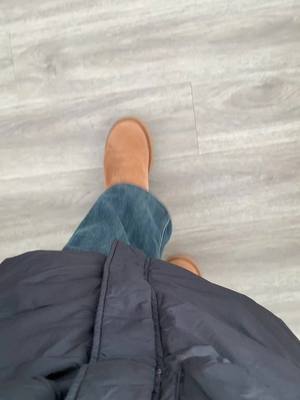 A post by @hanfu59 on TikTok caption: Warm 👢#goodthing #lifehacks #shoes #boots #snowboots 