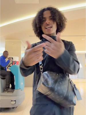 A post by @dadiontadit on TikTok caption: Au fond c’est vraiment une tana 💔 #NewMusic #Rap 