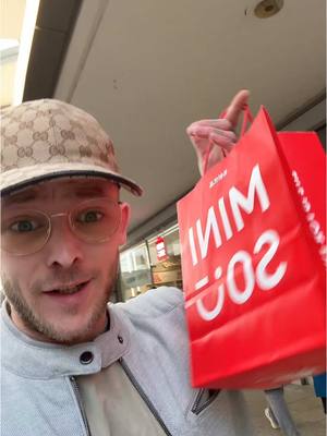 A post by @dave_mps on TikTok caption: Anzeige | @miniso.de hat einen Laden im Main-Taunus Center eröffnet und ich war dort und hab etwas mehr gekauft als ich eigentlich wollte.  #miniso #minisofrankfurt #blindbox #minisoblindbox #minisode #miniso #minisogermany #minisomtz #harrypotter #sanrio #disney #minisolover