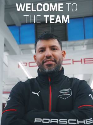 A post by @kunaguero on TikTok caption: Bueno vamo a pilotar !😎🤟🏾🏎️  #porsche #formulaE 