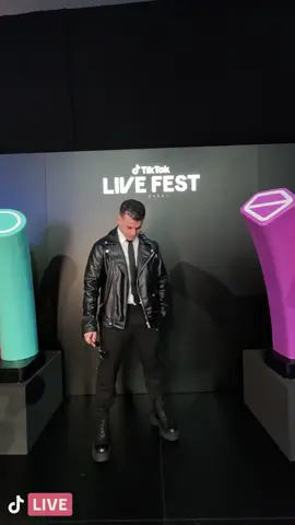 A post by @ramezamir_official on TikTok caption: الجارح و جيشه وصلوا دبى 🦅😉 #رامز_امير #الجارح #جيش_الجوارح 