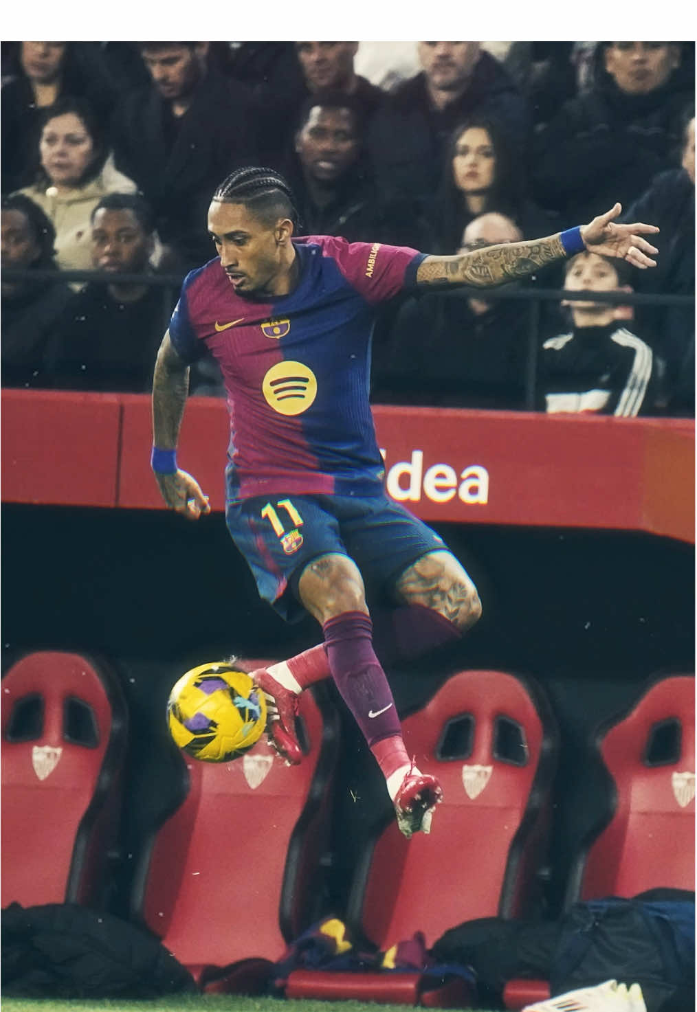 A post by @raphinha on TikTok caption: Vamos Barça +3 ❤️💙  #barcelona #laliga #raphinha 