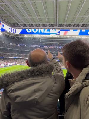 A post by @elefutbol on TikTok caption: Me enamoré del fútbol por la pasión que me transmitió mi padre. Cuarenta años viendo al Madrid desde la barra y hoy gracias a @Mahou ha podido verlo desde el Bernabeu. #realmadrid #atletico #derbi #laliga #padre #sueño #futbol #deportesentiktok 