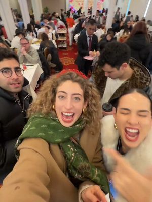 A post by @ssoleon on TikTok caption: amo los días random y el dim sum 😩💗🫦