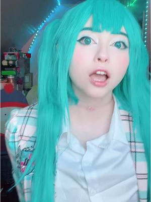 A post by @bonbibonkers on TikTok caption: #mikuhatsunecosplay