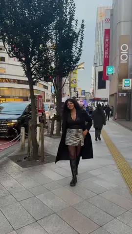 A post by @princesslem00 on TikTok caption: Walk pretty#princesslem00 #iamaqueeninmyworld💅🏼👑 #tiktoktokyo🇯🇵 #tiktokjapan #fyp 