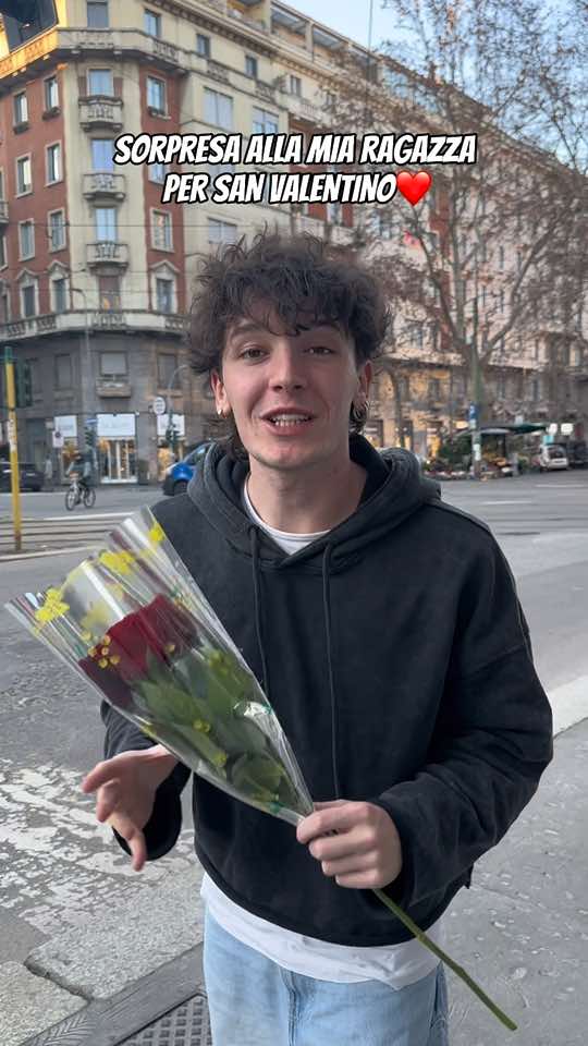 A post by @er.gennaro on TikTok caption: A San Valentino @Burger King Italia ha pensato proprio a tutti: e tu, sai già chi porterai?   #ADV #burgerking #LoveIsOnFire