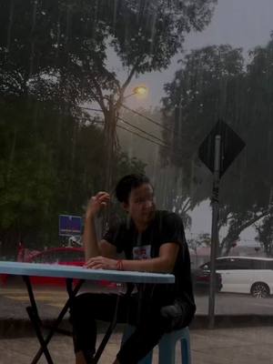 A post by @nandaaung995 on TikTok caption: #tiktokmyanmar #foryoupage #foryou မလေးရှားမှာ မိုးမရွာတာကြာပီ🥴@🇲🇲🤍Wai Wai 4.1M🤍🇹🇭 #fypシ #🥀🖤🥀🖤🥀 