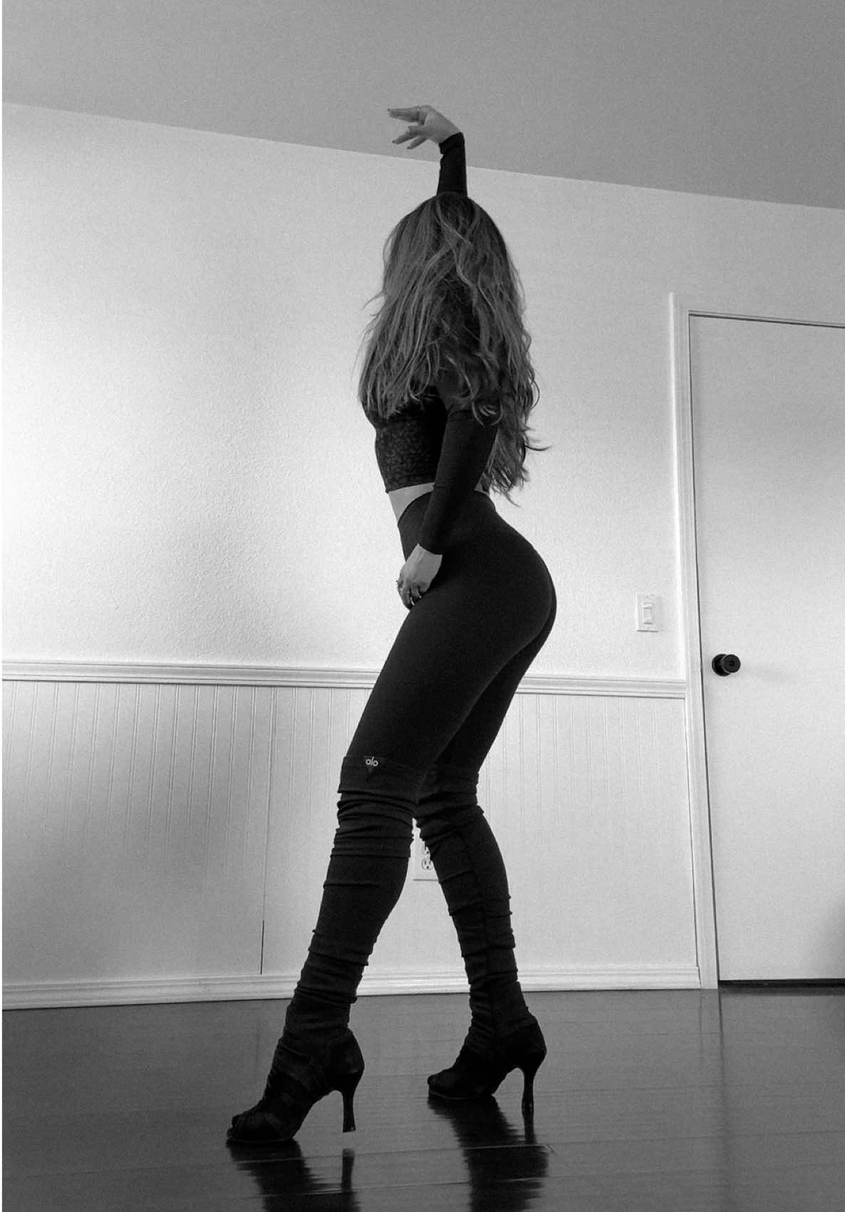 A post by @ on TikTok caption: warm up w/my high heels 🖤 #highheelsdance #highheelsdancer #highheelsdancing #heelsdancer #aloyoga 