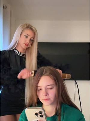 A post by @loukakifamilyspm on TikTok caption: On est fan du résultat, c’est comme chez le coiffeur avec ce nouveau sèche cheveux  💇🏻‍♀️😍 #airstylepro #dreame  #ObjetifsCheveux #coiffure #beauté #nouveauproduit  (Collaboration commerciale)