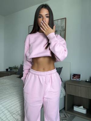 A post by @avbfit on TikTok caption: grwm in pink 🩰💗🎀 @Women‘s Best dc ‘AVBFIT’ #gymoutfit #grwm #workoutfit #gymoutfitideas 