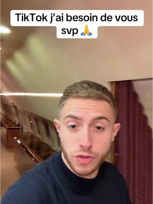 A post by @michou_yt on TikTok caption: à l’aide svp j’ai froid #michou #video #airbnb #avion #commentonfermeuneportedavionsvp 