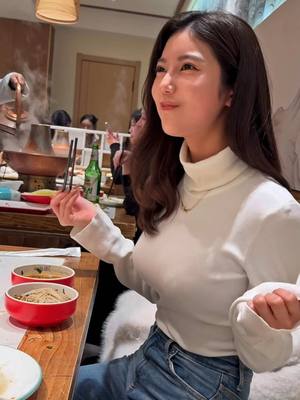 A post by @i.am_natsuki_ on TikTok caption: 中国で火鍋食べた🇨🇳🍲🥩