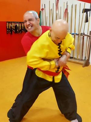 A post by @tskfkungfu on TikTok caption: #tskf #kungfu #wushu #artemarcial #artesmarciais #defesapessoal #shaolin #chikung