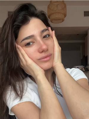 A post by @narins.beauty_ on TikTok caption: من منتجاتي المفضلة للترطيب 💧 @ceravearabia  #ceravearabia