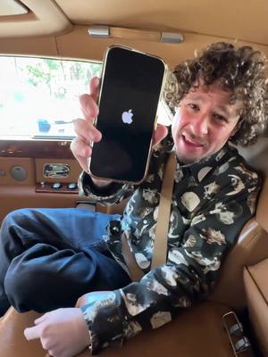 A post by @luisitocomunica on TikTok caption: Perdí miles de dólares por culpa de Apple 🤬💸📉👎🏽