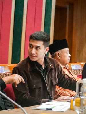 A post by @bramastaverrell on TikTok caption: Hari ini saya rapat dengan Kemenpora. Efisiensi anggaran diharapkan tidak akan berdampak pada pembinaan dan peningkatan prestasi olahraga, konsentrasi dalam seluruh cabor dan juga program unggulan Menpora seperti Gerakan Indonesia Bugar.  “Jangan sampai olahraga kita hanya semangat di tribun, tapi lemah di kebijakan dan anggaran.”