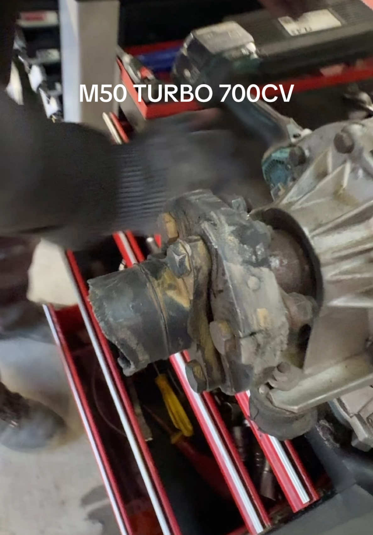 A post by @bidouille_compagnie on TikTok caption: 😳😳#jamesperformance #bidouilleetcompagnie #scorpiotv #sweldsoudure #achillelenwaw #tdi #400cv #335d #19tdi #pourtoi #reprog #turbo #m50 