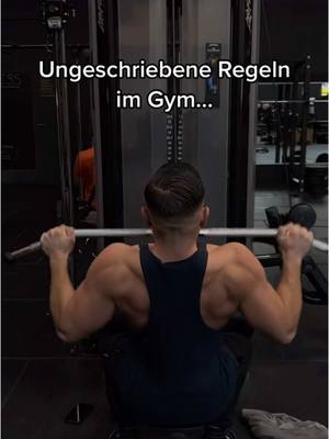 A post by @timokasnar on TikTok caption: Bring niemals deinen Gymbro zum Lachen mitten im Satz #fitness #gym #gymbro #training #muskelaufbau #fyp #foru #fürdich #fürdichpage #videoviral 