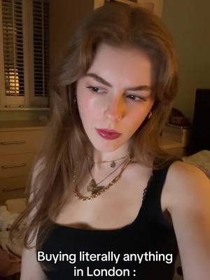 A post by @ameliagething on TikTok caption: #London 🇬🇧💷