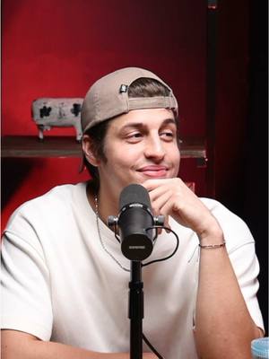 A post by @vacalocard on TikTok caption: LINK EN LA BIOGRAFIA👆🏻#jangueoelpodcast #foryourpage #fyp #foryou #viral #comedy #vacalocard @Chrisrvideos @Jangueo 