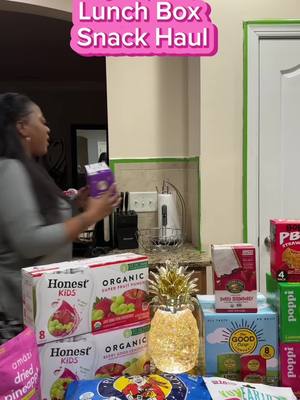 A post by @yo_thats_erica on TikTok caption: Trying to find more Dye Free Lunchbox snacks! @Thrive Market came thru!!! #thrivemarketpartner #snackhaul #healthysnackhaul #healthyliving #kidapproved #lunchboxsnacks #MomsofTikTok #snapebt #thatmanandthemkids 