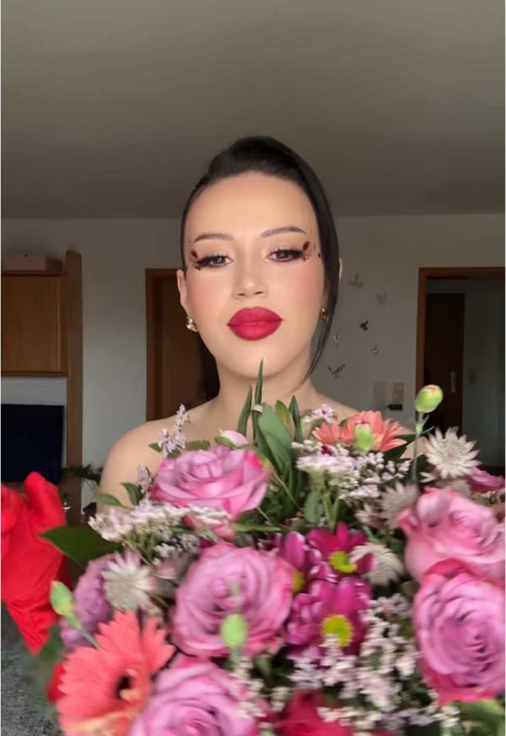 A post by @ferenczrenata285 on TikTok caption: 💐🫶🏻#fy #fyp #loveyourself 
