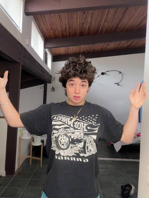 A post by @sam_wyatt on TikTok caption: bedhead level 100 