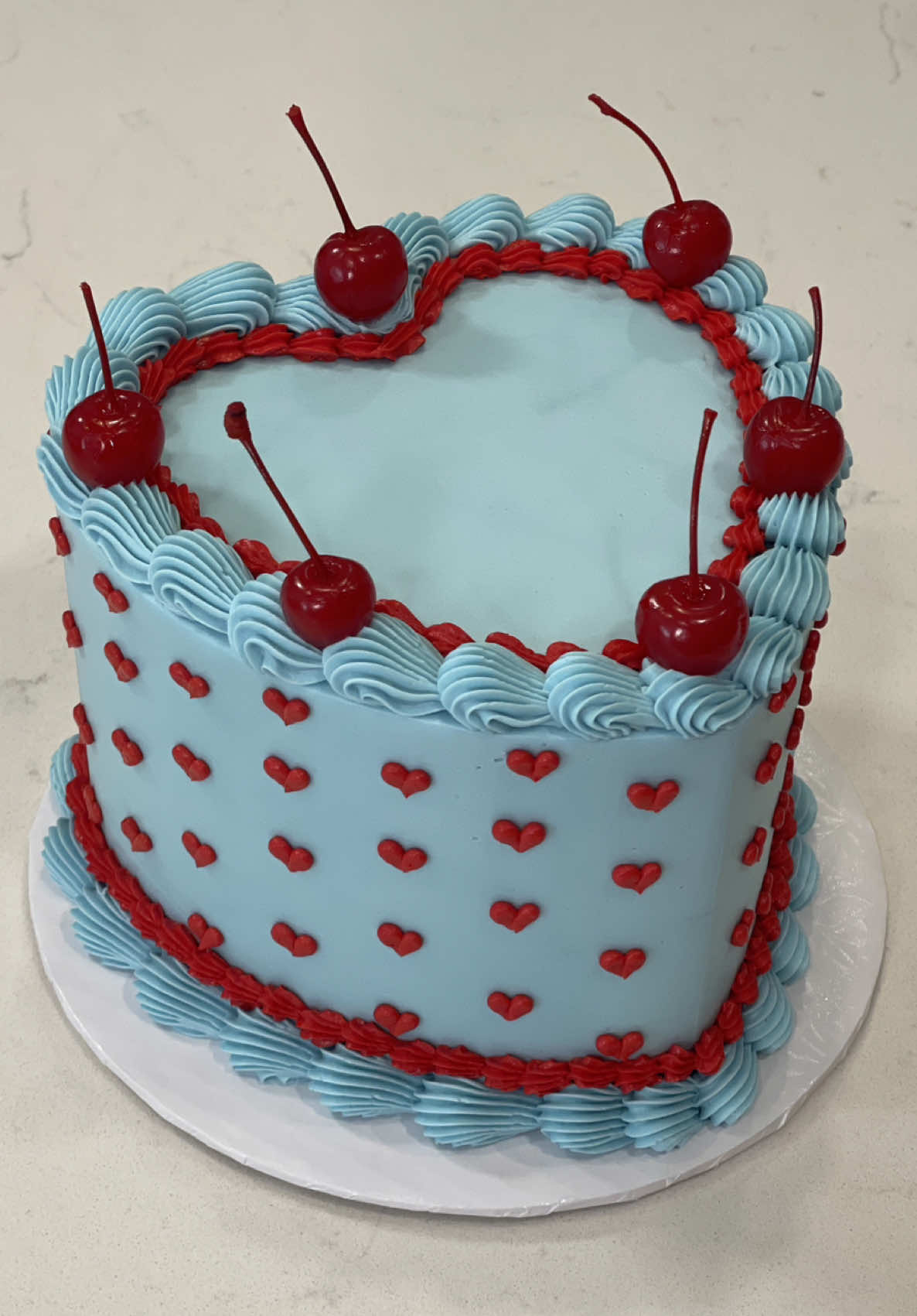 A post by @savsgotcake on TikTok caption: Replying to @Em Garces Red Velvet cake and I do not like each other❤️🍰🔪 hopefully next time goes better🙃 #cakedecorating #cakedecorator #homebaker #redvelvet #homebaking #ValentinesDay #baking #heartcake 