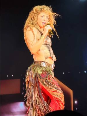 A post by @shakira on TikTok caption: Estou morrendo de emoção com voces!! ❤️ #LMYNLWorldTourSaoPaulo 