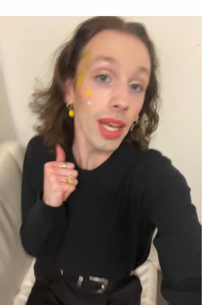 A post by @codalimarcus on TikTok caption: 😍 run it up lol 🏆 #hola #vday #cutie #mwah 💚💛