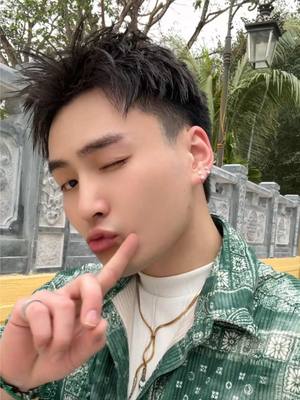 A post by @nam.perdz on TikTok caption: Đi lễ dễ mất lộc là vì #hobebar #suaruamat 