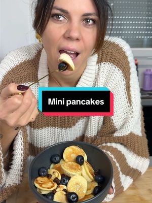 A post by @jimmy_laura_astuces on TikTok caption: À tester pour de ton prochain petit déjeuner 🥞 #astuce #recette #apprendresurtiktok #pourtoi  Pour la pâte à pancakes : - 60g de farine (blé, complète, avoine, ..) - 100g de Skyr ou fromage blanc assez épais  - 1 œuf  - 1/2 cac de levure chimique  - Quelques gouttes d’arome vanille 