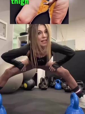 A post by @soniazordan3 on TikTok caption: ✅Gambe toniche con 2 pesi Ripetizioni: 40 secondi di lavoro e 19 di stop, ripeti per 4 volte  #legs #fitness #motivation #fitness 