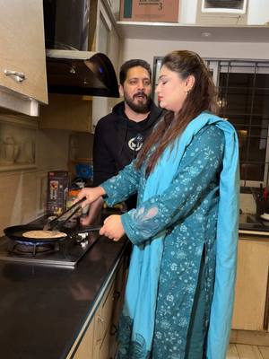 A post by @muneebkhanmoni on TikTok caption: Smjhdar k liay Ishara e kafi hota 😔  @Fiza Fiaz #muneebkhan #team04 #muneebkhanmoni #fizamuneeb 