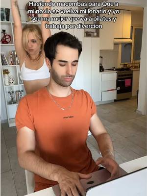 A post by @lunamontes on TikTok caption: Quien más así? Jajaja #humor #parejas 