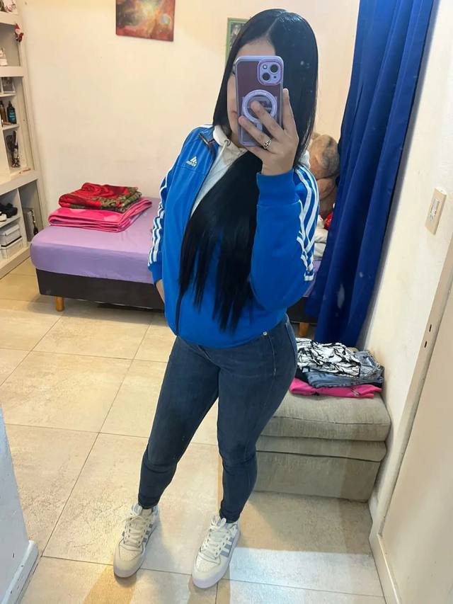 A post by @itsmeliomy on TikTok caption: #fyp #xybzca #chakalon #chakalones #bellakeo #gangster #💋 