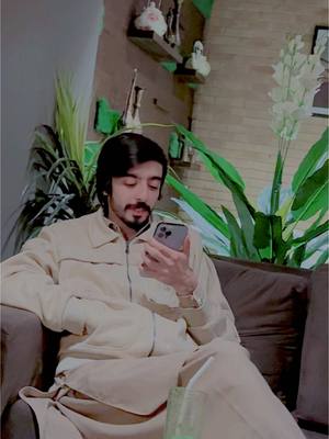 A post by @awaisalikhanbaba on TikTok caption: #foryoupage #unfrezzmyaccount #vewsproblem #videos #medremeer #