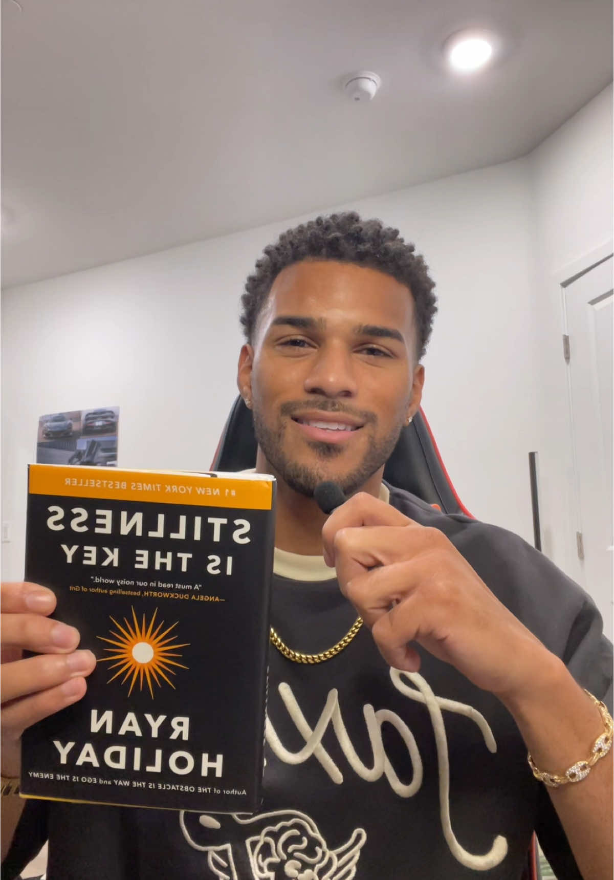 A post by @findjeremiah on TikTok caption: If you’re having attention span problems then “Stillness is the Key”  by Ryan Holiday is a must read 🔥 #education #educational #educationalpurposes #books #reading #selfhelp #phone #ryanholiday #stoic #stoicism 