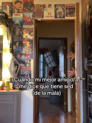 A post by @danieladelamorr_ on TikTok caption: Omitan que corro como Jack Sparrow 😭 JAJAJAJA #humor #comedia #meme #memes #memeviral #amigos #mejoresamigos #rock #rockstyle #viral #rockstar #viralvideos #metal #metalhead #videoviral #altgirl 