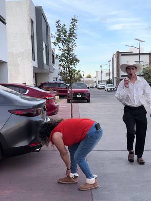 A post by @elpugaa on TikTok caption: Fácil el dinero