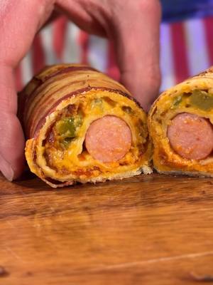 A post by @diegrillshow on TikTok caption: Solche All in Hot Rolls habt Ihr noch nie gegessen - schnell und einfach und kross und lecker wie vom Bäcker! Das braucht Ihr ↓ - Wraps - Senf & Ketchup - Röstzwiebeln - geriebenen Käse - eingelegte Gurken - Hot Dog Würstchen - Bacon-Streifen Bei 180°C für ca. 12 Minuten in den Airfryer #bbq #foodporn #outdoorcooking