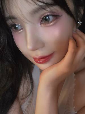 A post by @user8lgbhlmi2v on TikTok caption: 얼빡샷 어때? 