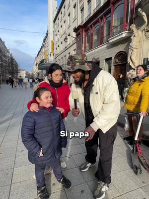 A post by @sahaelito on TikTok caption: Les enfants sortent des dossiers sur leurs parents 😂😂 #humour #drole #sahaelito #enfants #manamana #defi #jeux 